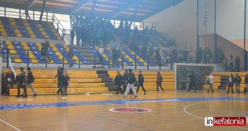Πεδίο μάχης το κλειστό! Ξύλο και διακοπή στον τελικό του σχολικού πρωταθλήματος μπάσκετ μεταξύ ΕΠΑΛ Αργοστολίου – ΓΕΛ Ληξουρίου (εικόνες)