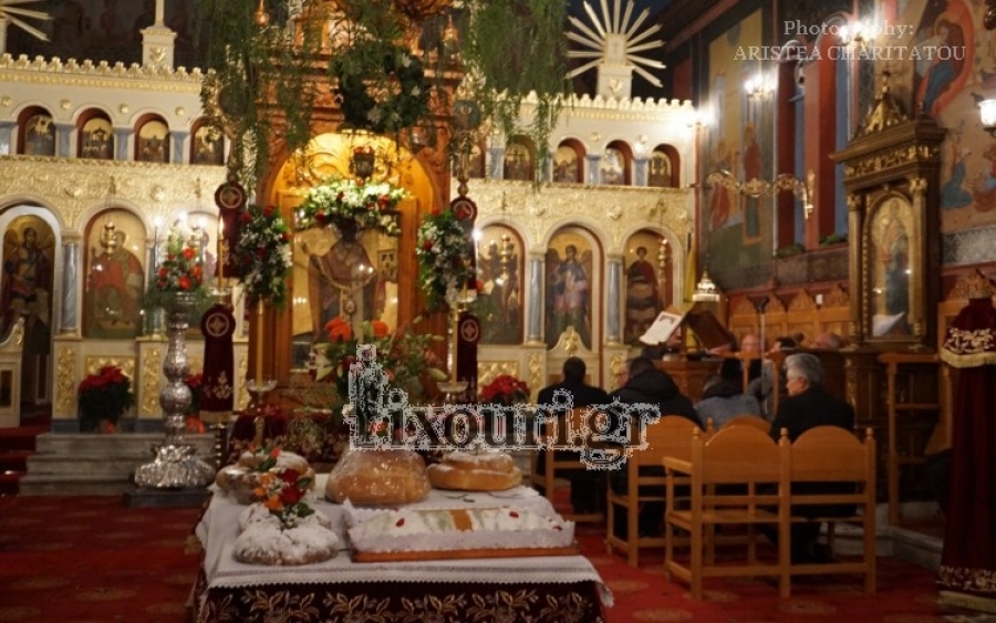 Με λαμπρότητα ο μέγας Εσπερινός στον Άγιο Νικόλαο Μηνιατών στο Ληξούρι (εικόνες)