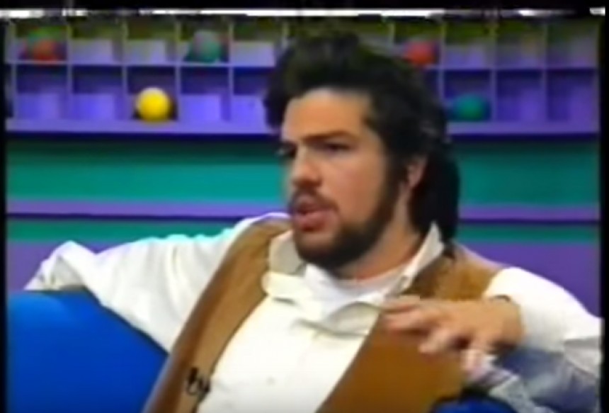 Ο Αλέξης Τσίπρας, 20 χρόνια πριν με μούσι σε τηλεοπτική εκπομπή (VIDEO)