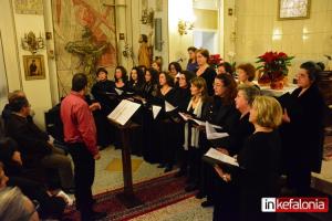 Απλά υπέροχη! Εξαιρετική Χριστουγεννιάτικη συναυλία της Χορωδίας Γυναικών στην Καθολική Εκκλησία (εικόνες + video)