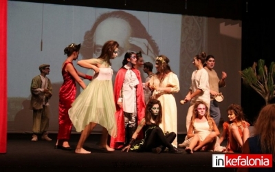 Καταχειροκροτήθηκαν οι μαθητές του 2ου Γυμνασίου Αργοστολίου στην θεατρική παράσταση «Όνειρο καλοκαιρινής νύχτας» του Σαίξπηρ (εικόνες)