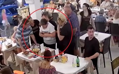 Ζάκυνθος: Σερβιτόρος γλύτωσε με λαβή Χάιμλιχ γυναίκα που πνιγόταν – Βίντεο με τη σωτήρια επέμβασή του