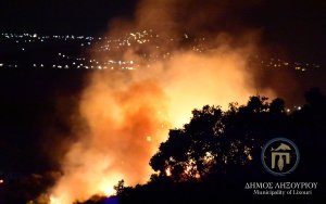 Εικόνες από τη μεγάλη φωτιά στο Ληξούρι