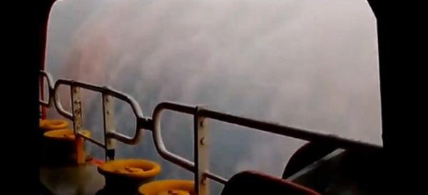 Κύματα-θηρία ύψους 20 μέτρων σχεδόν αναποδογυρίζουν πλοίο -Συγκλονιστική η ψυχραιμία του καπετάνιου [VIDEO]