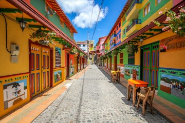 Η χρωματιστή πόλη της Κολομβίας με την καλύτερη θέα στον κόσμο (εικόνες)