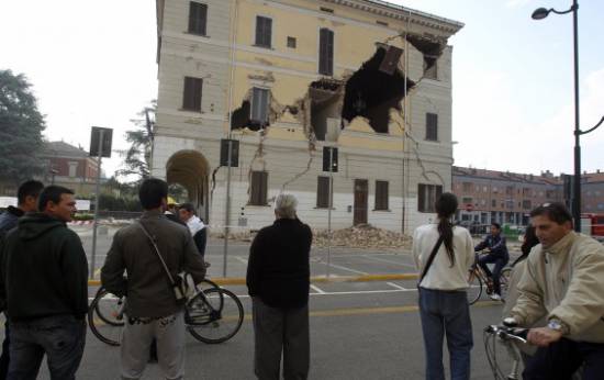 Τρεις νεκροί απο το σεισμό 5,9 Ρίχτερ στην Ιταλία