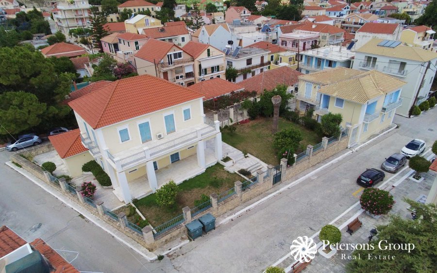 Petersons Real Estate: Αποκλειστικό – Πωλείται αρχοντικό νεοκλασικό στο κέντρο του Ληξουρίου