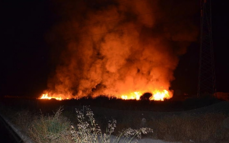 Μαίνεται η φωτιά στην Εύβοια-Εκκένωση του χωριού Μακρυμάλλη