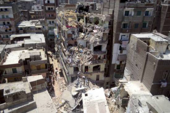 Πολυκατοικίες κατέρρευσαν σαν χάρτινοι πύργοι - 11 νεκροί