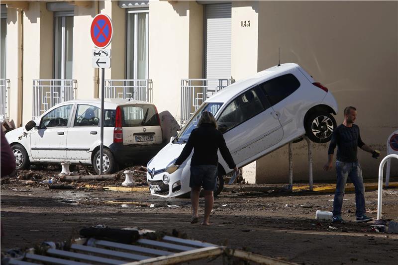 23095200 2015 10 04T082708Z 462112664 LR1EBA40NGW01 RTRMADP 3 FRANCE FLOOD.limghandler