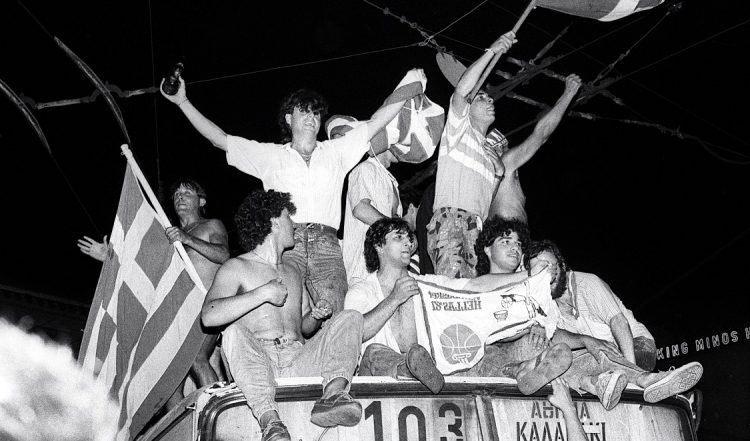 fans 1987 bus 750x441