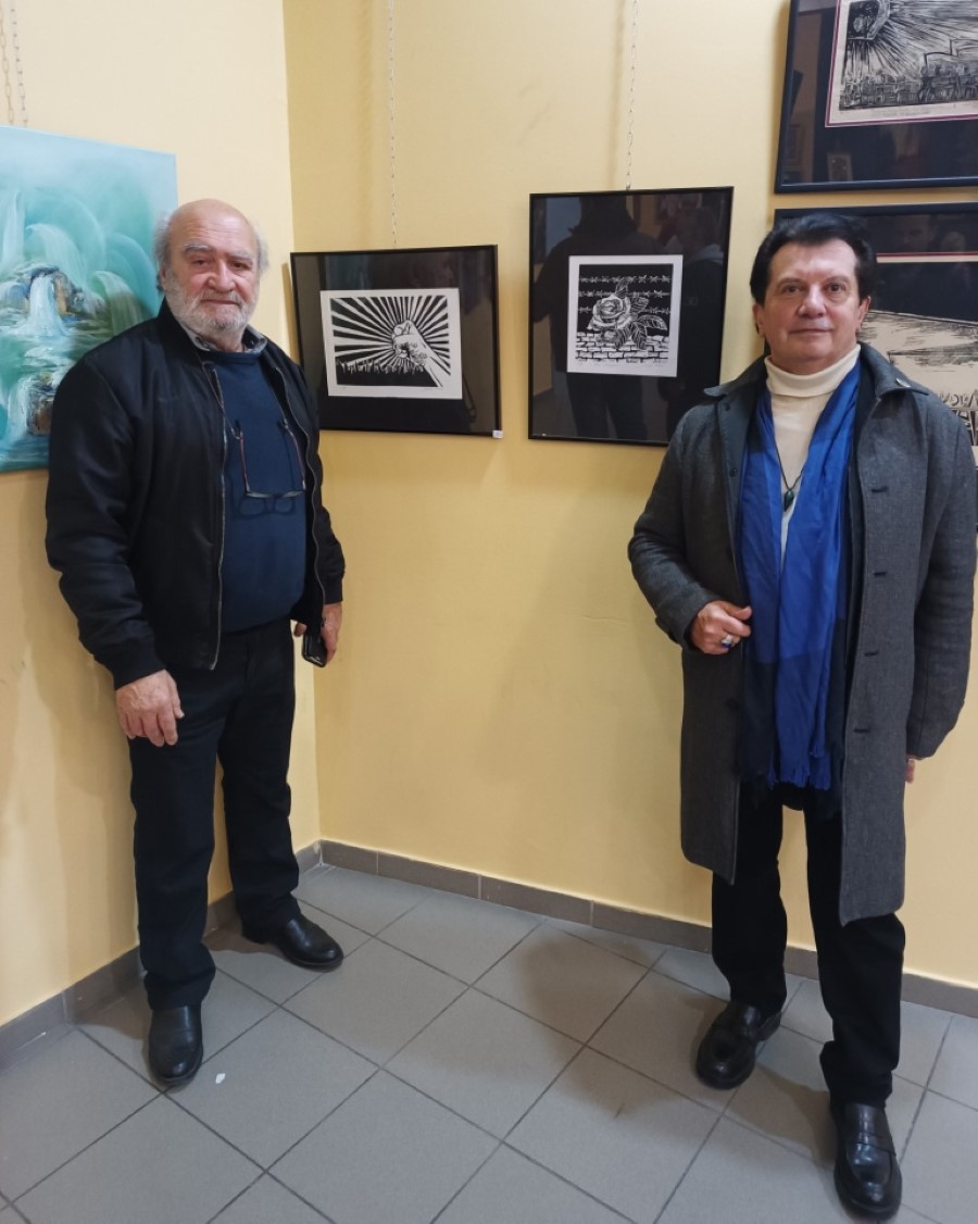 Ο Πρόεδρος της ΠΕΛΤ Γιώργος Λένης με τον Κώστα Ευαγγελάτο στην έκθεσηjpg