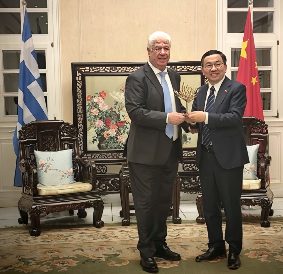 ΣΥΝΑΝΤΗΣΗ ΣΤΗΝ ΑΘΗΝΑ ΤΟΥ ΠΕΡΙΦΕΡΕΙΑΡΧΗ ΜΕ ΤΟΝ ΠΡΕΣΒΗ ΤΗΣ ΚΙΝΑΣ FANG QIU 10.03.25