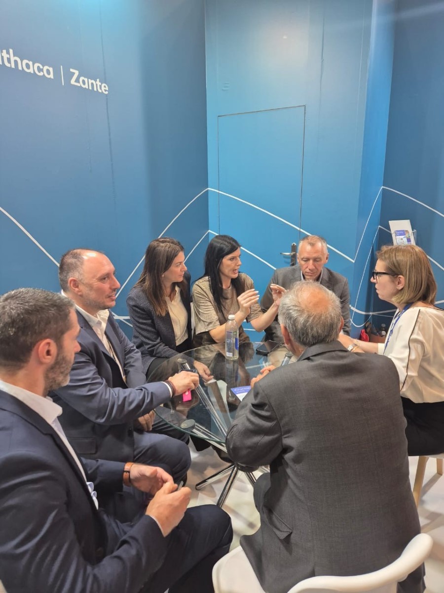 0e0dc1af e2db 4424 857b b4bd842f61bf