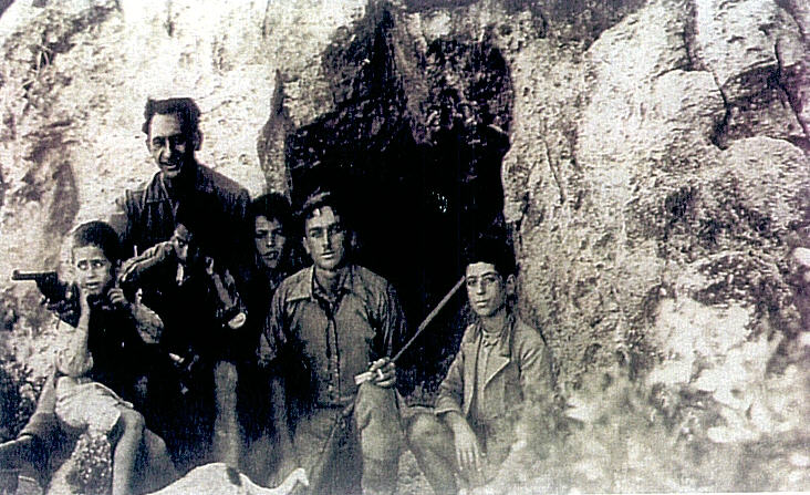 251110 TELEIA KAI PAVLA 295 C