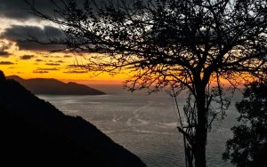 Εκεί που ο ουρανός συναντά τη θάλασσα: Ο Μύρτος στο ηλιοβασίλεμα