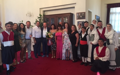 Βράβευση της Προέδρου της Αδελφότητας Κεφαλλήνων & Ιθακησίων Πειραιά από τον Δήμαρχο Κεφαλονιάς (εικόνες)