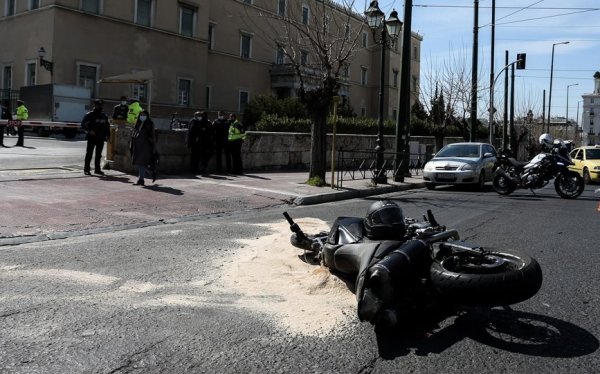 Αποκαλυπτικό βίντεο: Η στιγμή του τροχαίου δυστυχήματος έξω από τη Βουλή