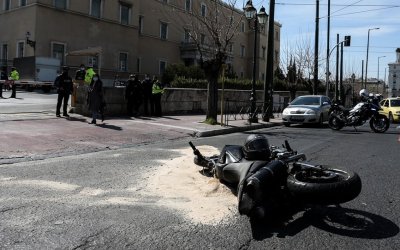 Αποκαλυπτικό βίντεο: Η στιγμή του τροχαίου δυστυχήματος έξω από τη Βουλή