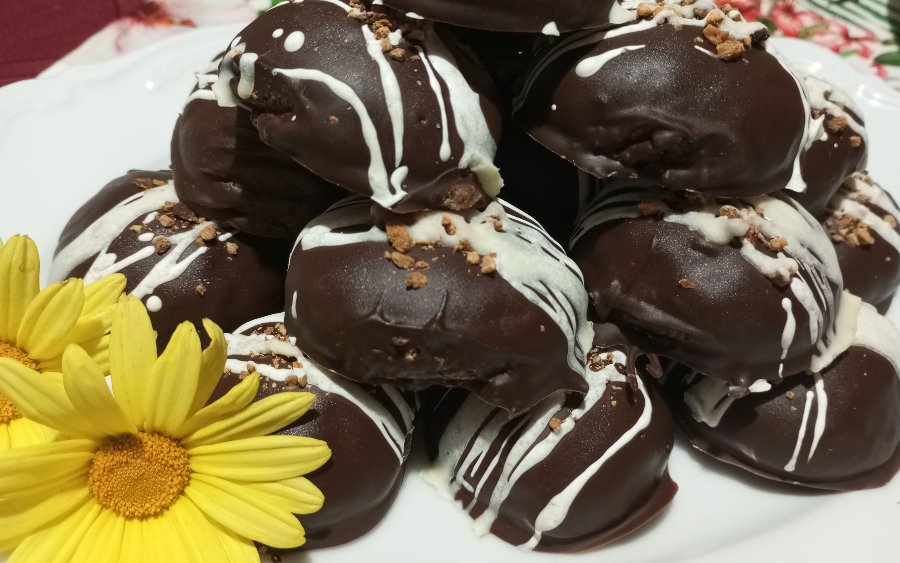 Φανταστικά σοκολατομπισκοτένια φοντάν από τη Σια Λαδά