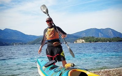 Τον περίπλου της Κέρκυρας με καγιάκ ξεκίνησε ο Γιώργος Ποταμιάνος (εικόνες)