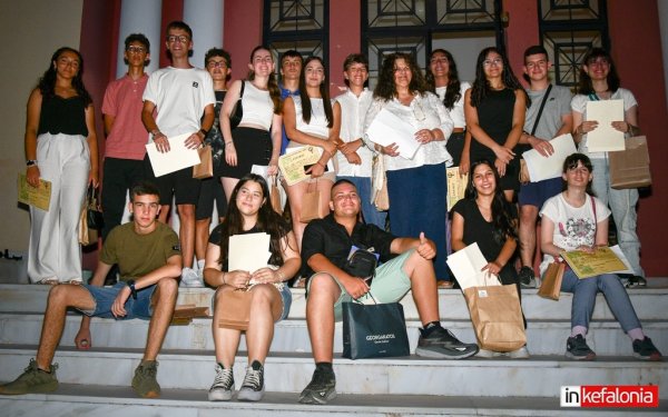 Μαθητικός Λογοτεχνικός Διαγωνισμός αφιερωμένος στον Κυριάκο Χαραλαμπίδη – Βραβεύσεις και τιμές στο Αργοστόλι