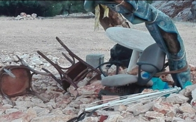 Σκουπίδια τριγύρω πολλά…