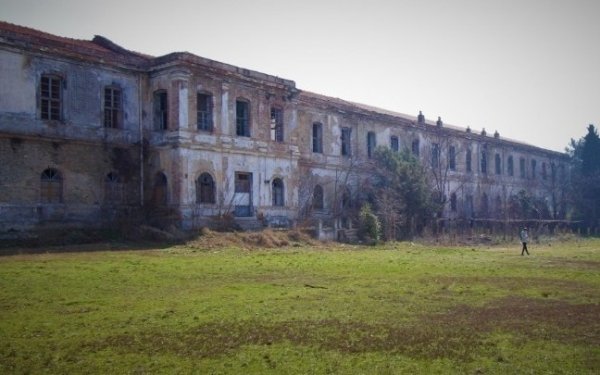 Υπογράφεται η σύμβαση για την αναβάθμιση του πρώην στρατοπέδου Παύλου Μελά