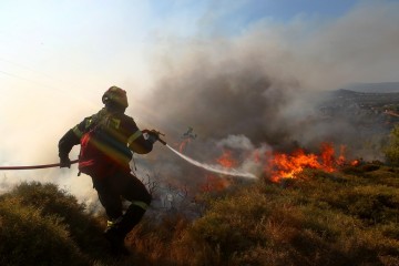 Τώρα: Πυρκαγιές σε Φάρσα και Ρατζακλί