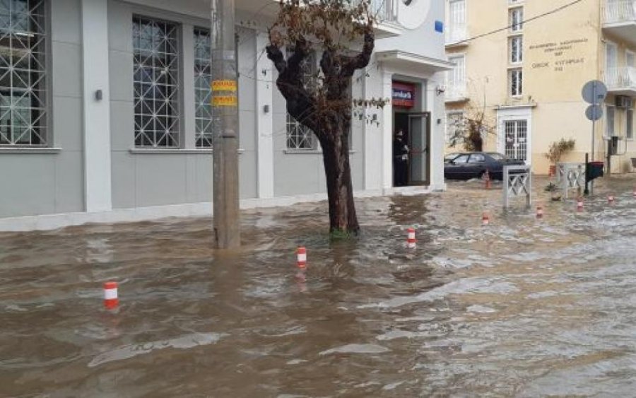 ΔΕΥΑΚ: Προσοχή καθώς παρατηρείται μετακίνηση στα καπάκια των φρεατίων