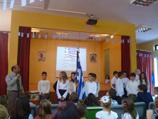 H μαθητική γιορτή για την επέτειο της 28ης Οκτωβρίου στο δημοτικό σχολείο Πόρου