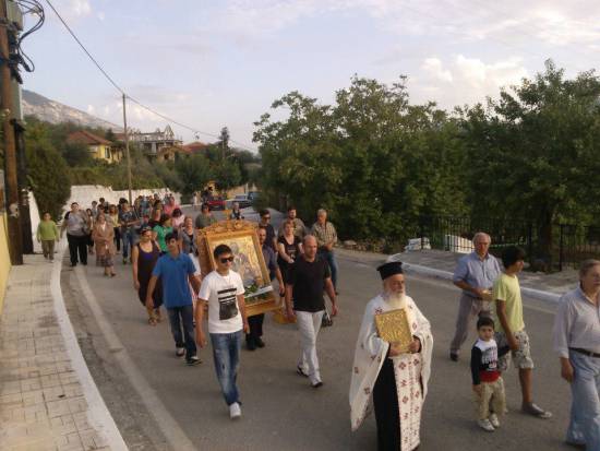 Η λιτάνευση της εικόνας της Παναγίας στα Φραγκάτα