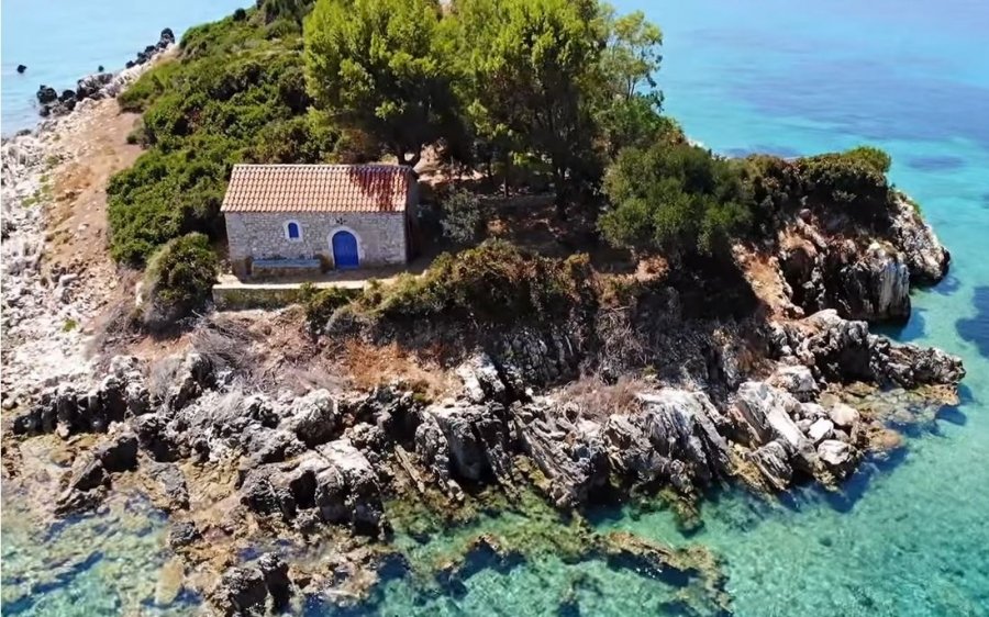 Το νησάκι του Αγίου Νικολάου στο ατελείωτο γαλάζιο της Ιθάκης (video)