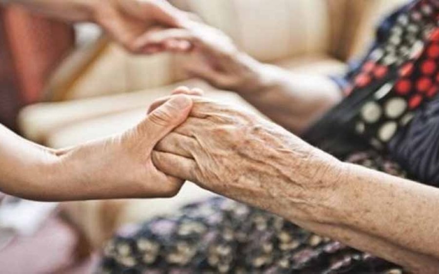 Ζητείται κυρία για φύλαξη ηλικιωμένης