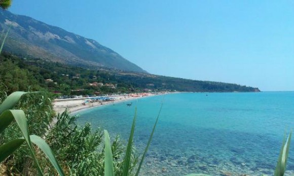 Τις ομορφιές της Κεφαλονιάς απολαμβάνει το ζεύγος Μπέζου (εικόνες)