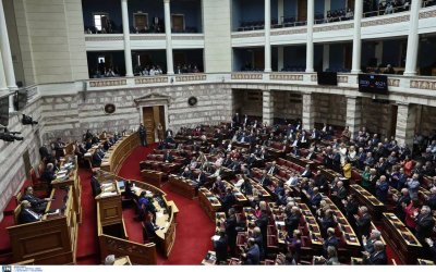 Βουλή: Κατατέθηκε η τροπολογία που απαγορεύει την κάθοδο στις εκλογές στο κόμμα Κασιδιάρη