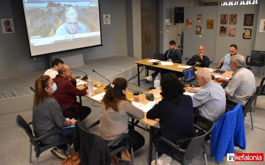 H εικόνα είναι απο την πρώτη συνεδρίαση της Επιτροπής