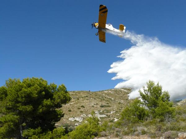 Φωτιά στο δρόμο προς το αεροδρόμιο (εικόνες)