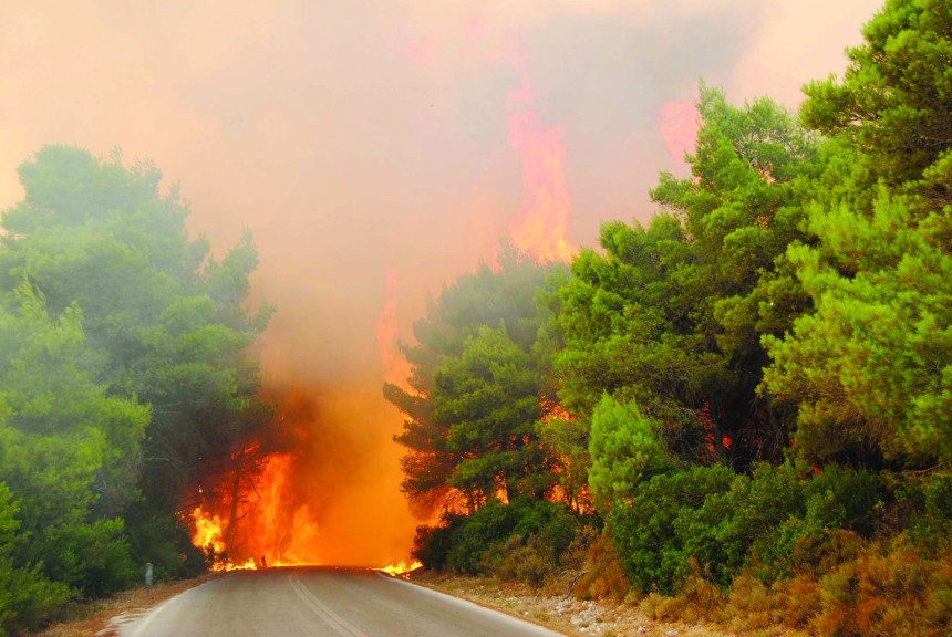 Μαίνεται ακόμα ο πύρινος εφιάλτης στη Ζάκυνθο