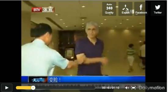 Αρνήθηκε τη χειραψία του επικριτή του ο Γιαννάκης (video)