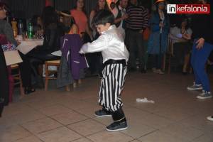 Ο μικρός χορευταράς που τρέλανε τον κόσμο στις Κεραμειές! (video)