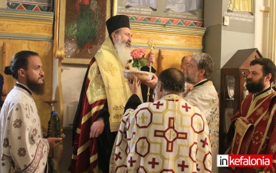 Γιορτάζει η Παναγία Δραπανιώτισσα, πολιούχος του Αργοστολίου (εικόνες από τον Εσπερινό)