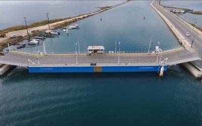 "Η πλωτή Γέφυρα Λευκάδας έκλεισε για τα σκάφη στην καρδιά του καλοκαιριού"