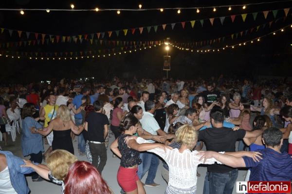 Όλοι στην πίστα! Το αδιαχώρητο στη γιορτή κρασιού στα Μαντζαβινάτα! (εικόνες + video)