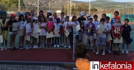 Μικροί… τενίστες εν δράσει!
