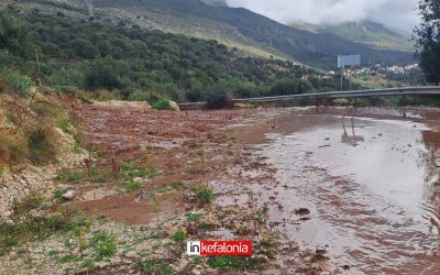 Προβλήματα στην κυκλοφορία λόγω φερτών υλικών στον δρόμο στα Βλαχάτα