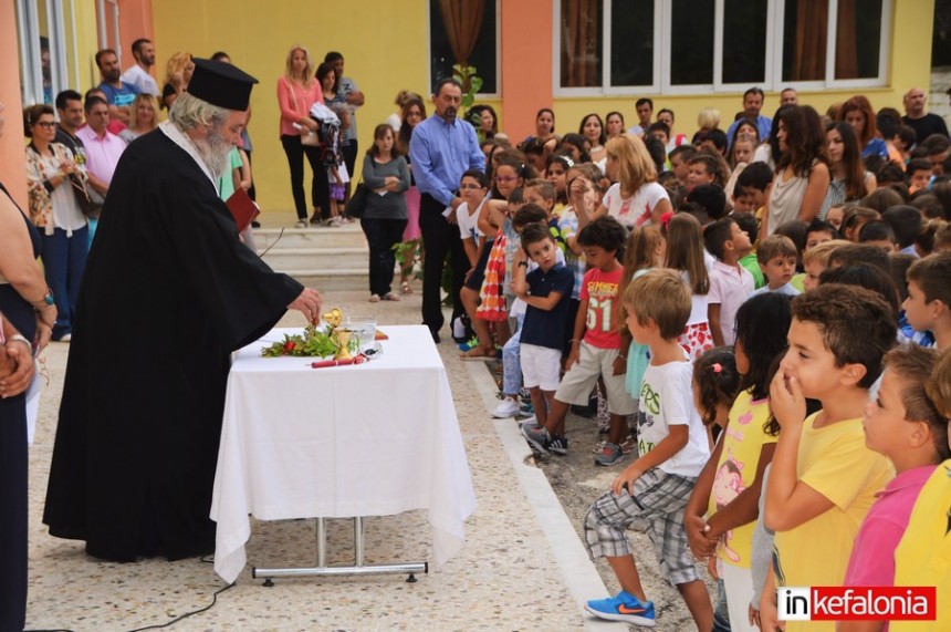 Πρώτο κουδούνι σήμερα με αγιασμό για το 1ο και το 2ο Δημοτικό (εικόνες)