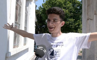 Ιρανός πρόσφυγας αρίστευσε στις Πανελλήνιες! Έγραψε 20 Μαθηματικά και Φυσική, 19,5 Χημεία! (video)