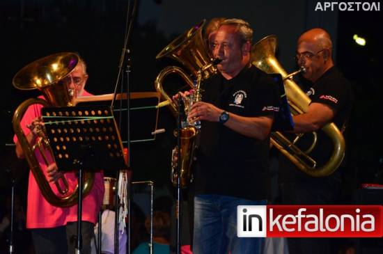 Ενθουσίασε η ορχήστρα «BIG BAND» σε Ληξούρι και Αργοστόλι (Video - Εικόνες)