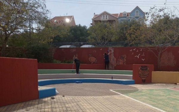 Γονείς και δάσκαλοι ομόρφυναν το προαύλιο του 5ου Δημοτικού Αργοστολίου